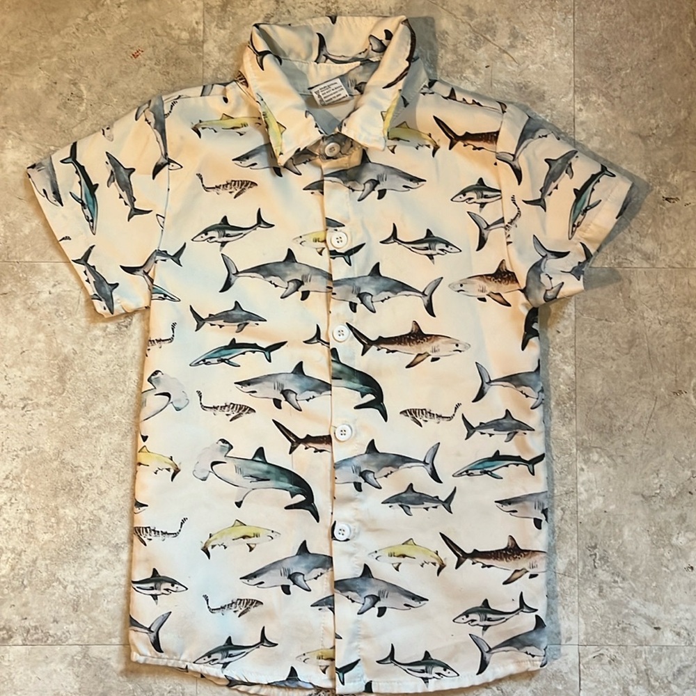 Amazon Shark Button Down Dress Shirt. Boys size 5-6.